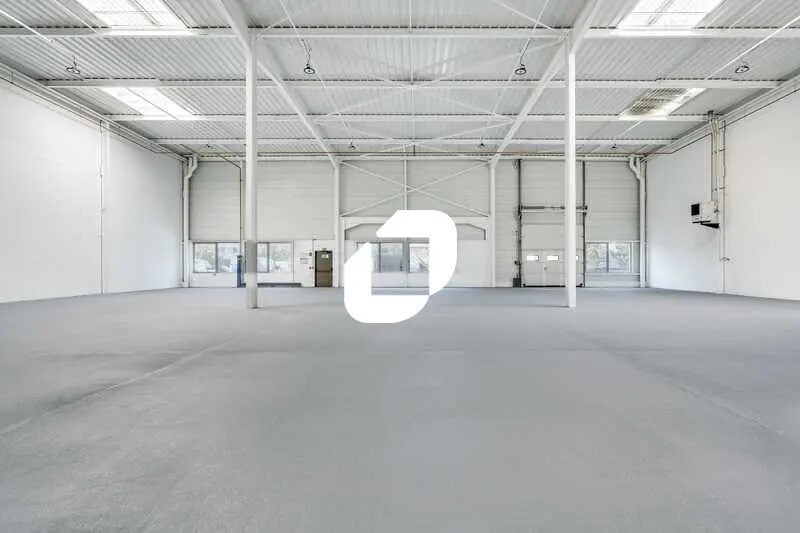 Local d’activités dans Le Blanc-Mesnil à louer - Photo de l’immeuble – Image 2 sur 25