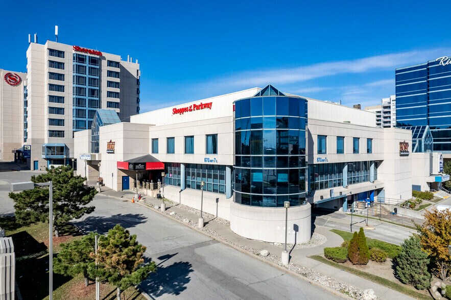 670 Hwy-7 E, Richmond Hill, ON à louer - Photo de l’immeuble – Image 1 sur 14