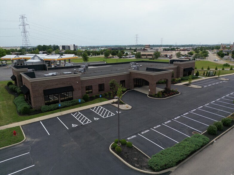 6184 Centre Loop Dr, West Chester, OH à louer - Photo de l’immeuble – Image 1 sur 22