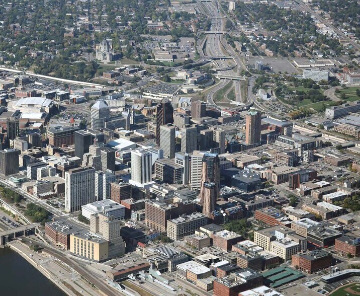 400 Sibley St, Saint Paul, MN à vendre - Photo de l’immeuble – Image 2 sur 16