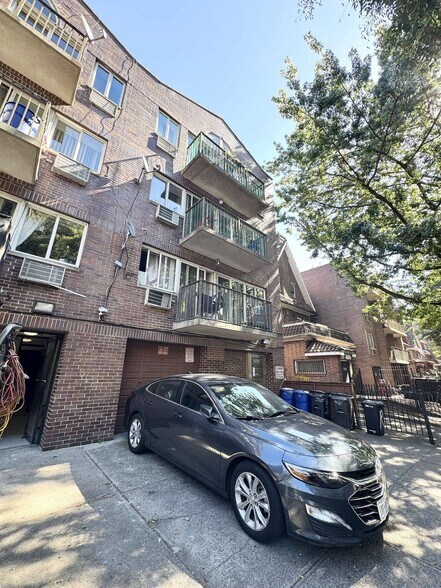 3525 86th St, Jackson Heights, NY à vendre - Photo de l’immeuble – Image 3 sur 23