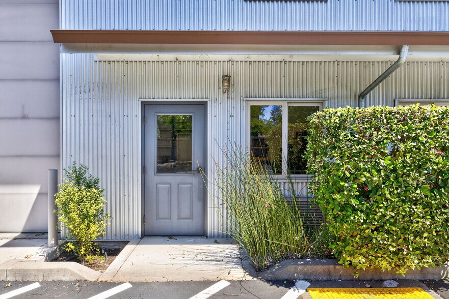 1229 Grove St, Healdsburg, CA à vendre - Photo de l’immeuble – Image 2 sur 18