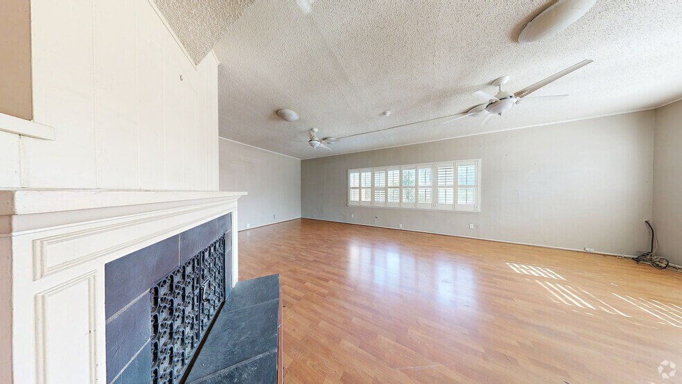 412 N San Gabriel Ave, Azusa, CA à louer - Numérisation 3D Matterport – Image 3 sur 25