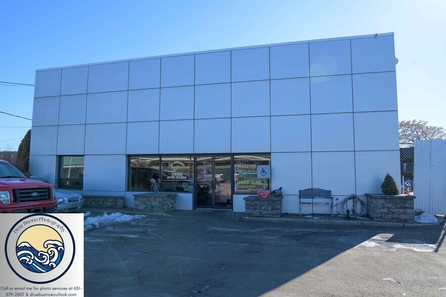 1 Macadam St, Bay Shore, NY à vendre - Photo de l’immeuble – Image 2 sur 22