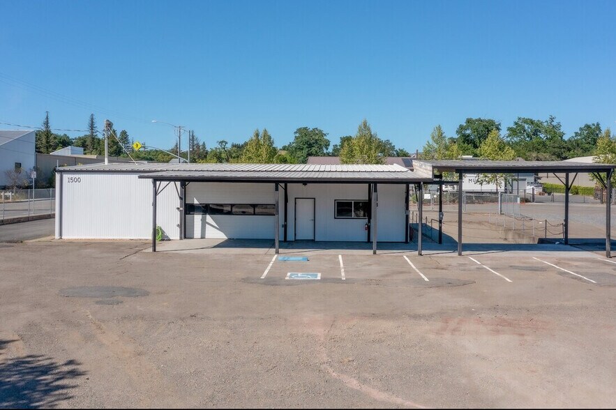 1520 Grove St, Healdsburg, CA à louer - Photo de l’immeuble – Image 2 sur 13