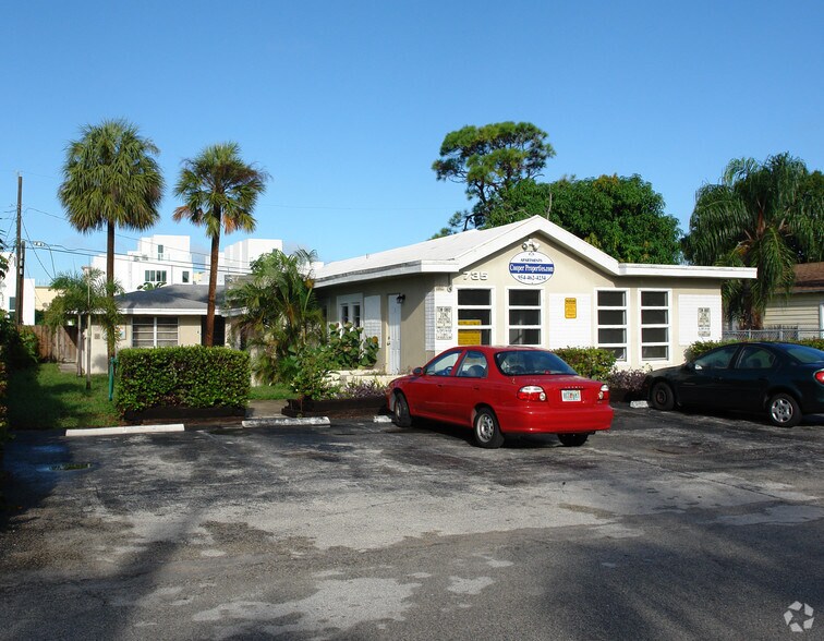 735 NE 5th Ave, Fort Lauderdale, FL à vendre - Photo de l’immeuble – Image 2 sur 2
