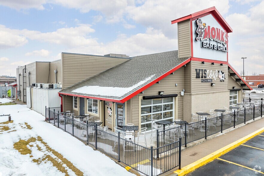 1400 Commerce Pl, Plover, WI à louer - Photo de l’immeuble – Image 2 sur 12