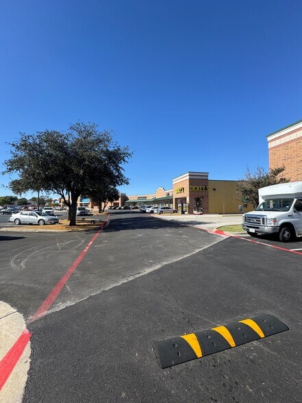 1515 Justin Rd, Lewisville, TX à louer - Photo de l’immeuble – Image 3 sur 12