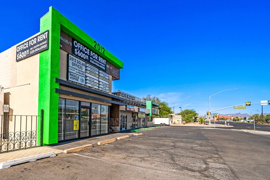2012 E Broadway Blvd, Tucson, AZ à louer - Photo de l’immeuble – Image 3 sur 17