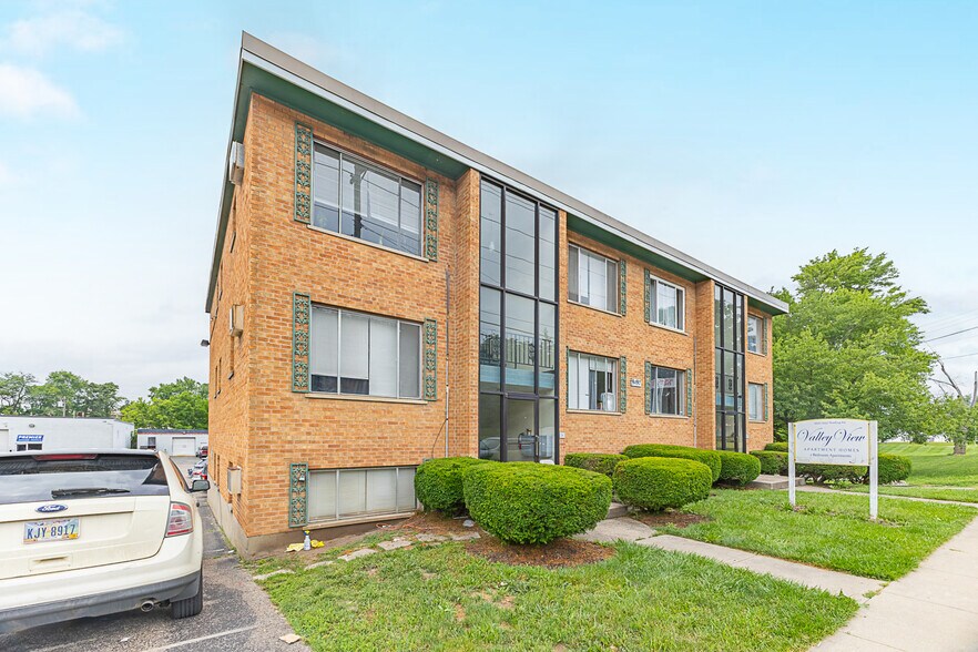 9495 Reading Rd, Cincinnati, OH à vendre - Photo de l’immeuble – Image 2 sur 26