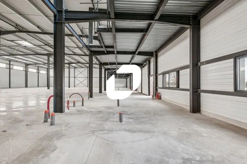 Local d’activités dans Viarmes à louer - Photo de l’immeuble – Image 1 sur 24