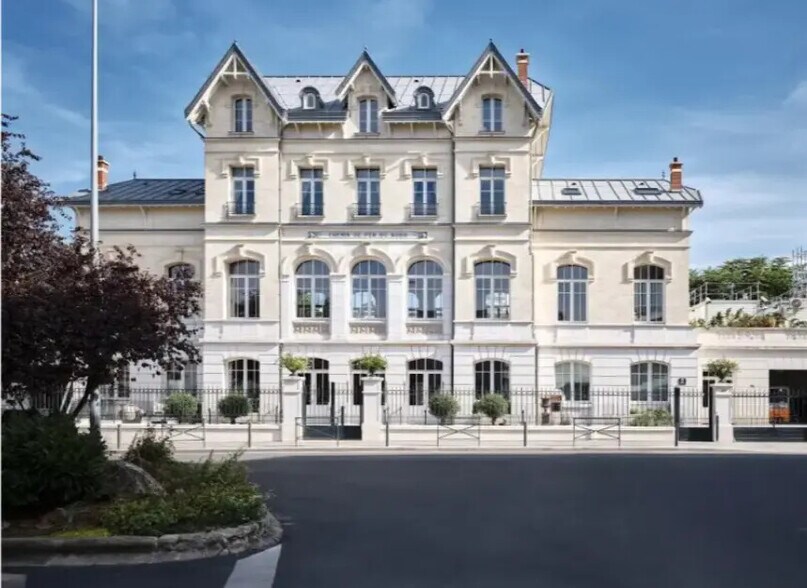 Bureau dans Saint-Ouen-sur-Seine à louer - Photo de l’immeuble – Image 1 sur 6
