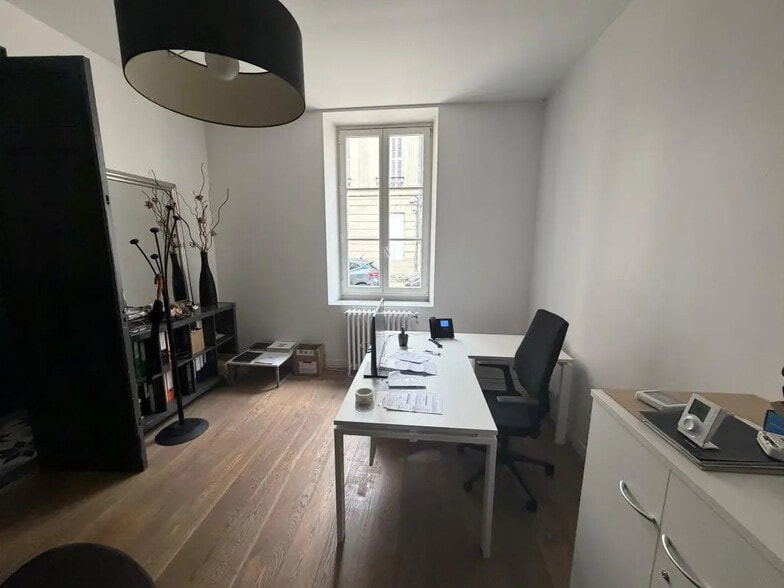 Bureau dans Bordeaux à vendre - Photo de l’immeuble – Image 3 sur 3