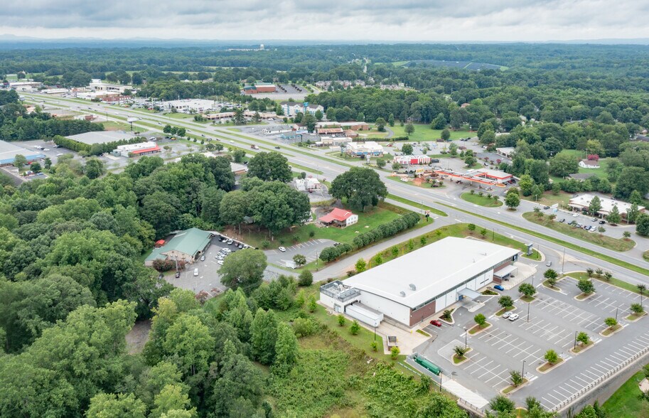 938 Grove St, Shelby, NC à louer - Photo de l’immeuble – Image 3 sur 8