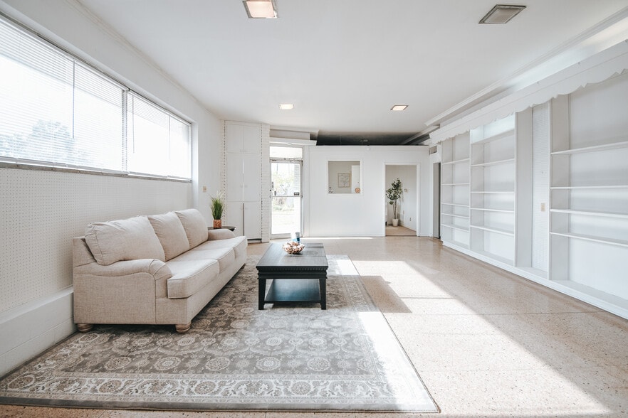 305 N Laurent St, Victoria, TX à louer - Photo de l’immeuble – Image 2 sur 37