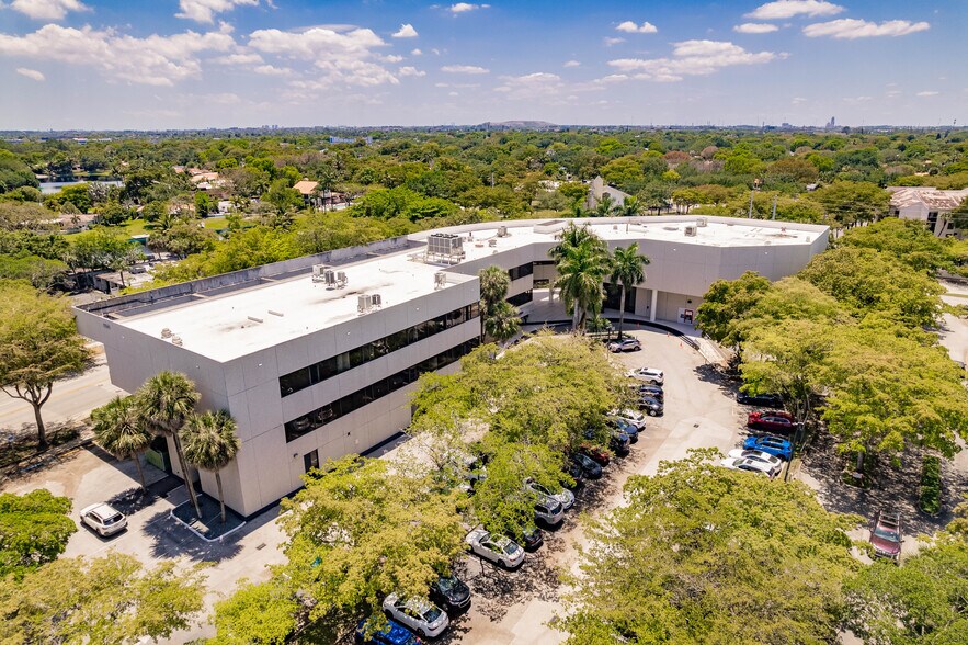 6625 Miami Lakes Dr, Miami Lakes, FL à louer - Photo principale – Image 1 sur 19
