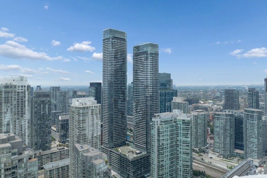 23 Spadina Ave, Toronto, ON à louer - Photo principale – Image 1 sur 16