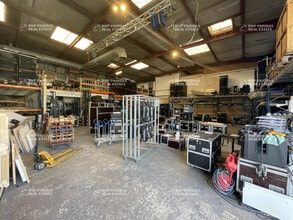 Industriel/Logistique dans Lagny-sur-Marne à vendre Photo intérieure– Image 1 sur 5