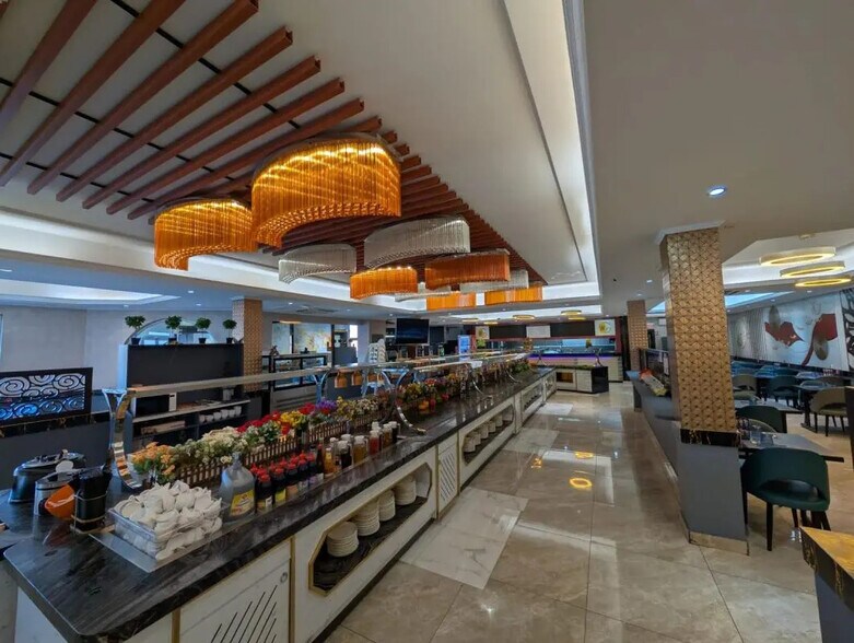 Local commercial dans Pontoise à louer - Photo de l’immeuble – Image 1 sur 8