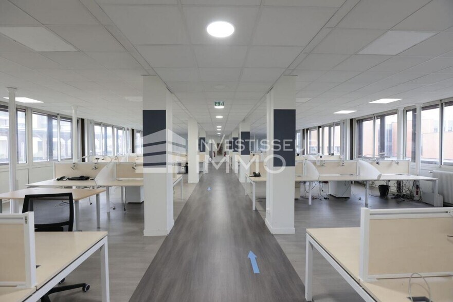 Bureau dans Boissy Saint Leger à louer - Photo de l’immeuble – Image 2 sur 7