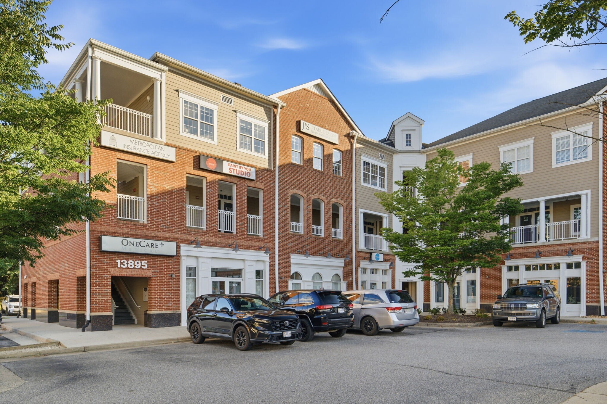13895 Hedgewood Dr, Woodbridge, VA à vendre Photo de l’immeuble– Image 1 sur 59