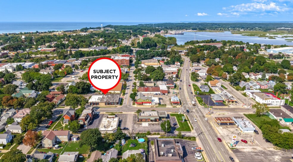 332 1st St, Manistee, MI à vendre - Photo de l’immeuble – Image 3 sur 6