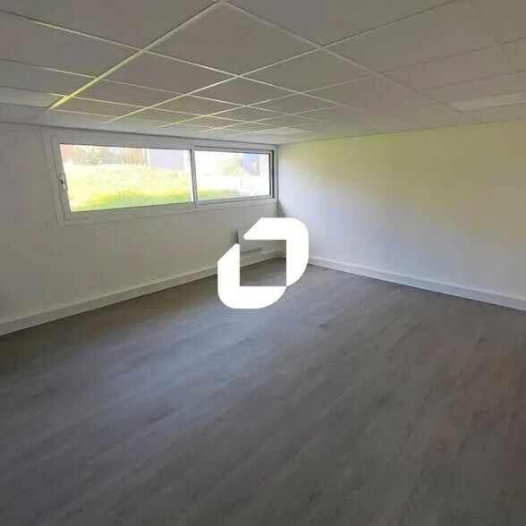 Bureau dans Maisons-Alfort à louer - Photo de l’immeuble – Image 3 sur 4