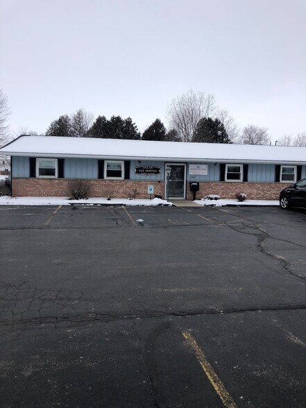 1051-1057 Fond Du Lac Rd, Kewaskum, WI à louer - Photo de l’immeuble – Image 1 sur 10