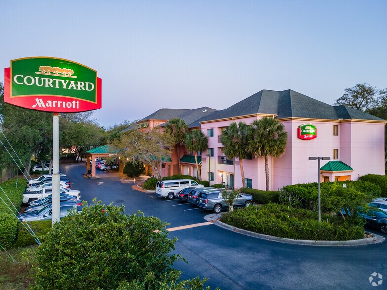 13575 Cypress Glen Ln, Tampa, FL à vendre - Photo principale – Image 1 sur 7
