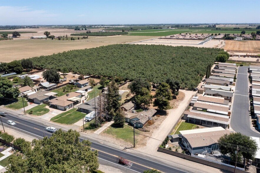 APN: 015-090-012-000, Hilmar, CA à vendre - Aérien – Image 2 sur 2