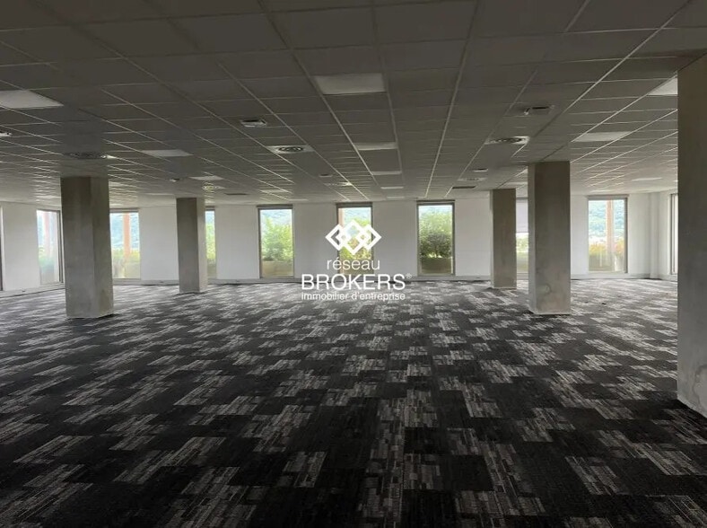 10 Bis Avenue Des Ftpf, Échirolles à louer - Photo de l’immeuble – Image 3 sur 51