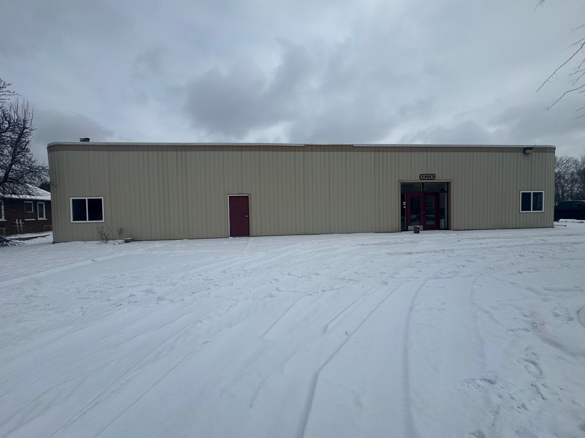 910 N Saginaw St, Saint Charles, MI à vendre Photo intérieure– Image 1 sur 2