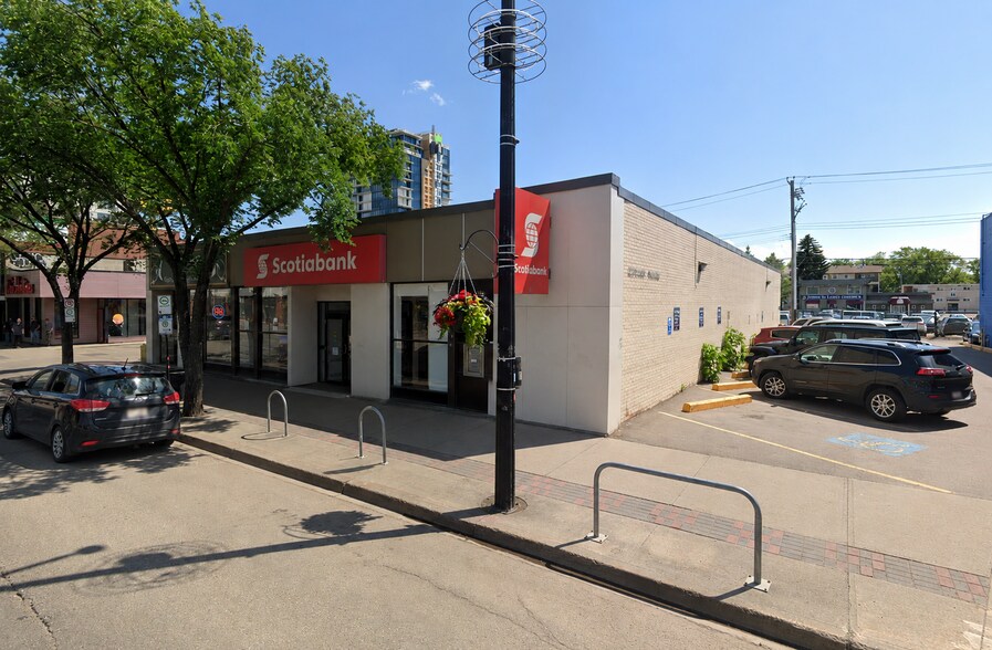 10537 82nd Ave NW, Edmonton, AB à louer - Photo de l’immeuble – Image 1 sur 3