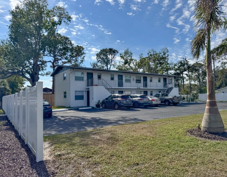 2739 Grand Cayman St, Sarasota, FL à vendre - Photo de l’immeuble – Image 1 sur 13