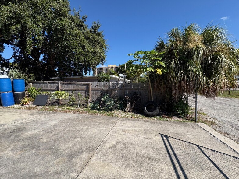 12203-12207 NE 13th Ct, North Miami, FL à louer - Photo de l’immeuble – Image 2 sur 3