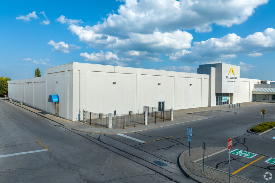 16635 Yonge St, Newmarket, ON à louer - Photo de l’immeuble – Image 1 sur 5