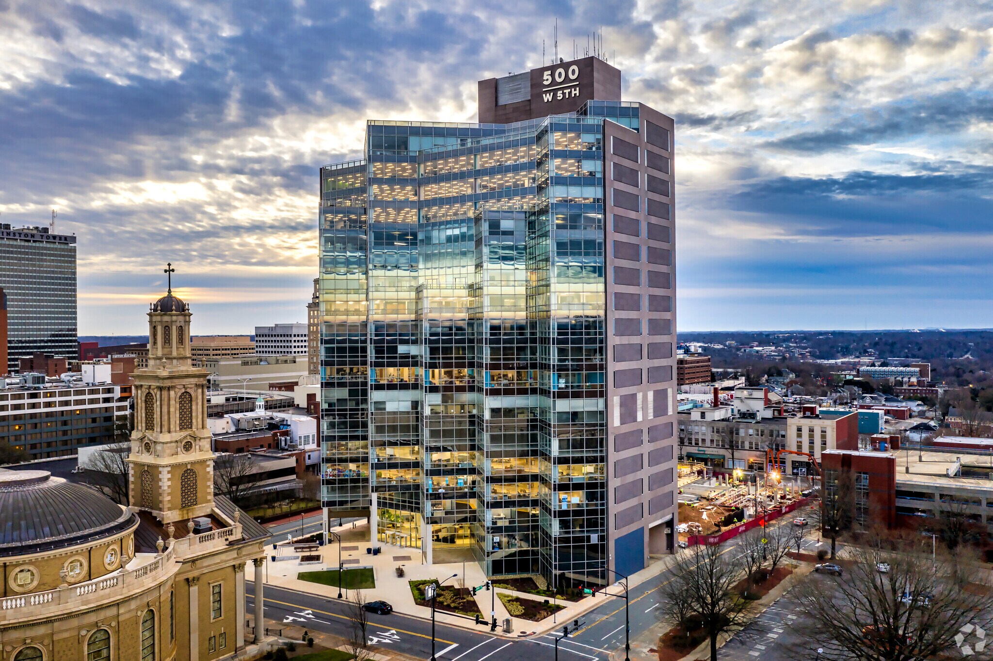 500 W 5th St, Winston-Salem, NC à louer Photo de l’immeuble– Image 1 sur 10