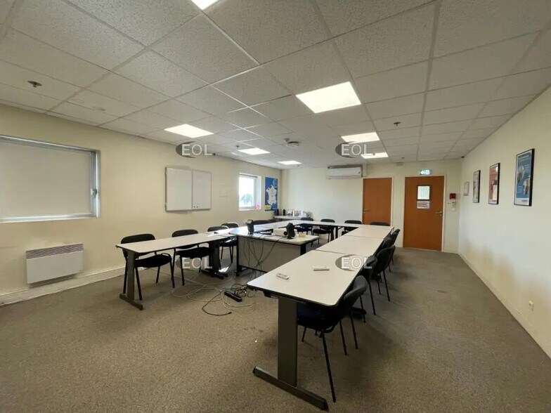 Bureau dans Claye-Souilly à louer - Photo de l’immeuble – Image 1 sur 4