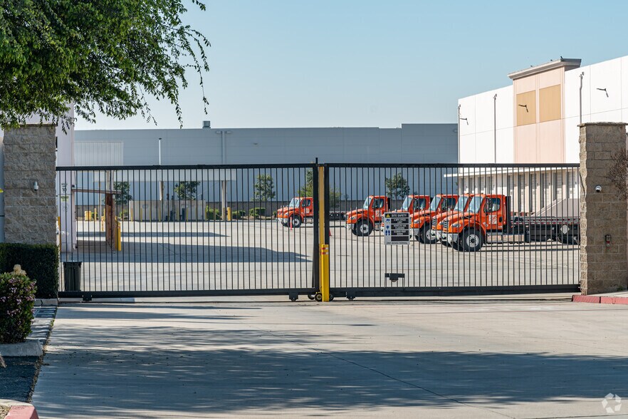 1090 E Belmont St, Ontario, CA à louer - Photo de l’immeuble – Image 3 sur 4