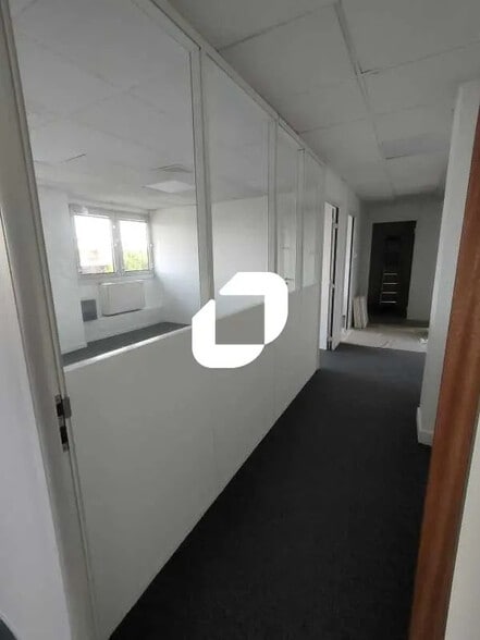 2 Rue De Marly Le Roi, Le Chesnay-Rocquencourt à louer - Photo de l’immeuble – Image 2 sur 16