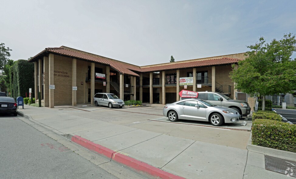 444 N Arrowhead Ave, San Bernardino, CA à louer - Photo de l’immeuble – Image 1 sur 12