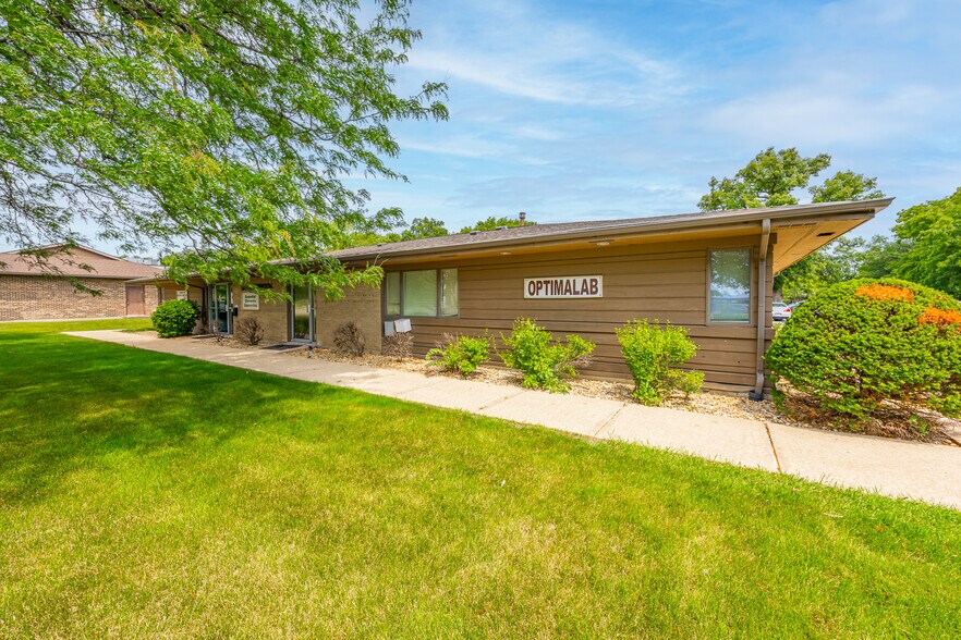 402 W Boughton Rd, Bolingbrook, IL à louer - Photo de l’immeuble – Image 1 sur 32