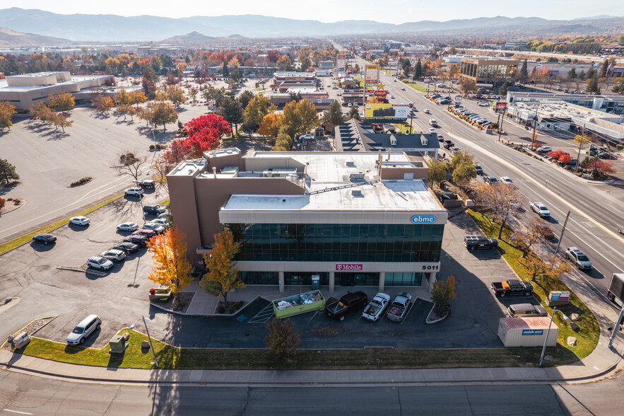 5011 Meadowood Mall Cir, Reno, NV à vendre - Photo de l’immeuble – Image 2 sur 6