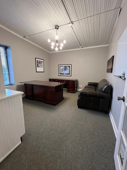 136 St Matthews Ave, Louisville, KY à louer - Photo intérieure – Image 3 sur 8