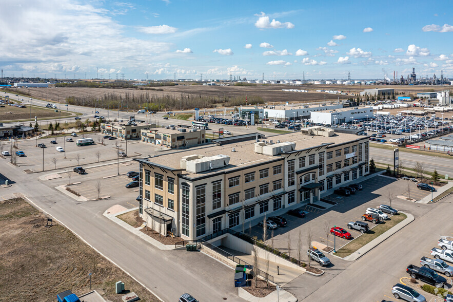 2457 Broadmoor Blvd, Strathcona County, AB à louer - Photo de l’immeuble – Image 2 sur 5