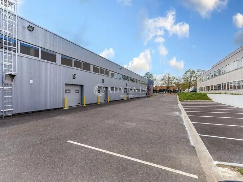 Local d’activités dans Bezons à louer - Photo de l’immeuble – Image 1 sur 12