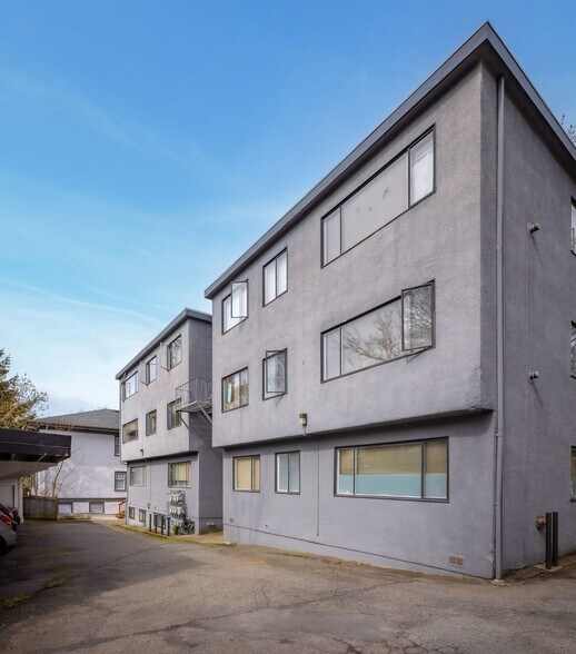 1401 Fort St, Victoria, BC à vendre - Photo de l’immeuble – Image 1 sur 7