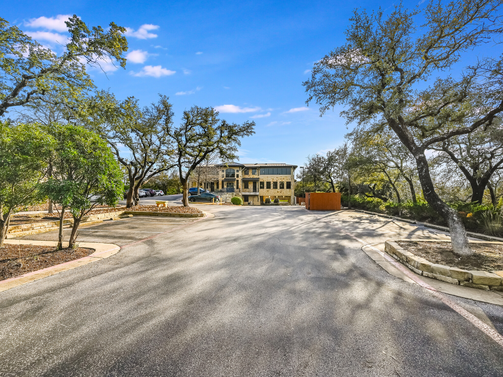 3 Lakeway Centre Ct, Austin, TX à louer Photo de l’immeuble– Image 1 sur 20