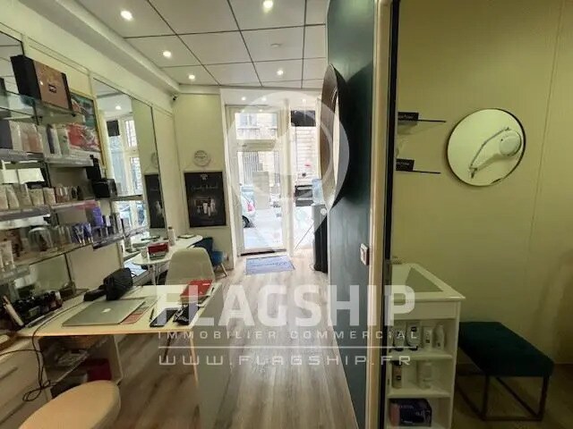 Local commercial dans Paris à louer - Photo de l’immeuble – Image 2 sur 9