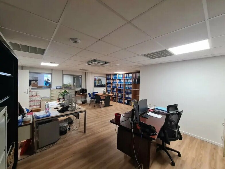Bureau dans Cagnes-sur-Mer à louer - Photo de l’immeuble – Image 3 sur 8